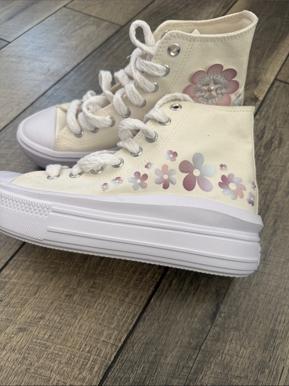 Converse High-Top Floral Canvas Sneakers in Cream and Pink. Size 9. No box - Picture 4 of 7